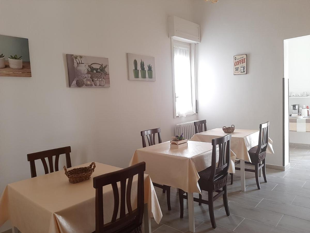 B&B Amelie Lecce Bagian luar foto