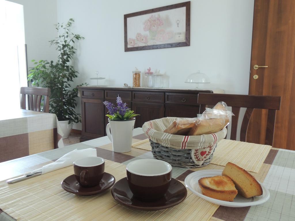 B&B Amelie Lecce Bagian luar foto