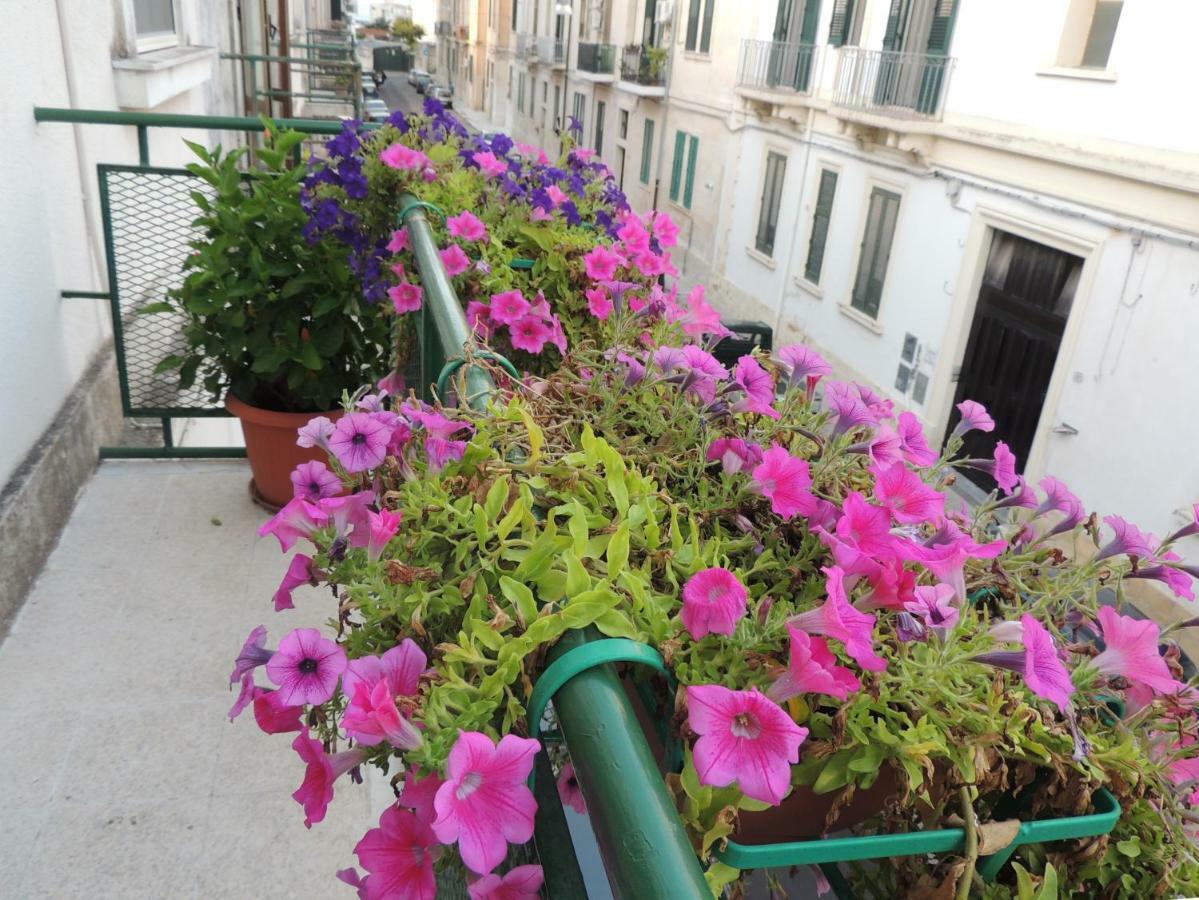 B&B Amelie Lecce Bagian luar foto