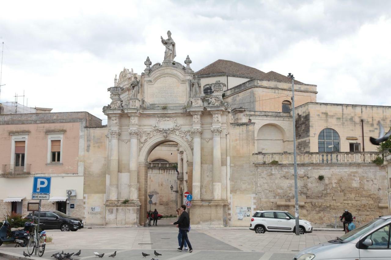 B&B Amelie Lecce Bagian luar foto
