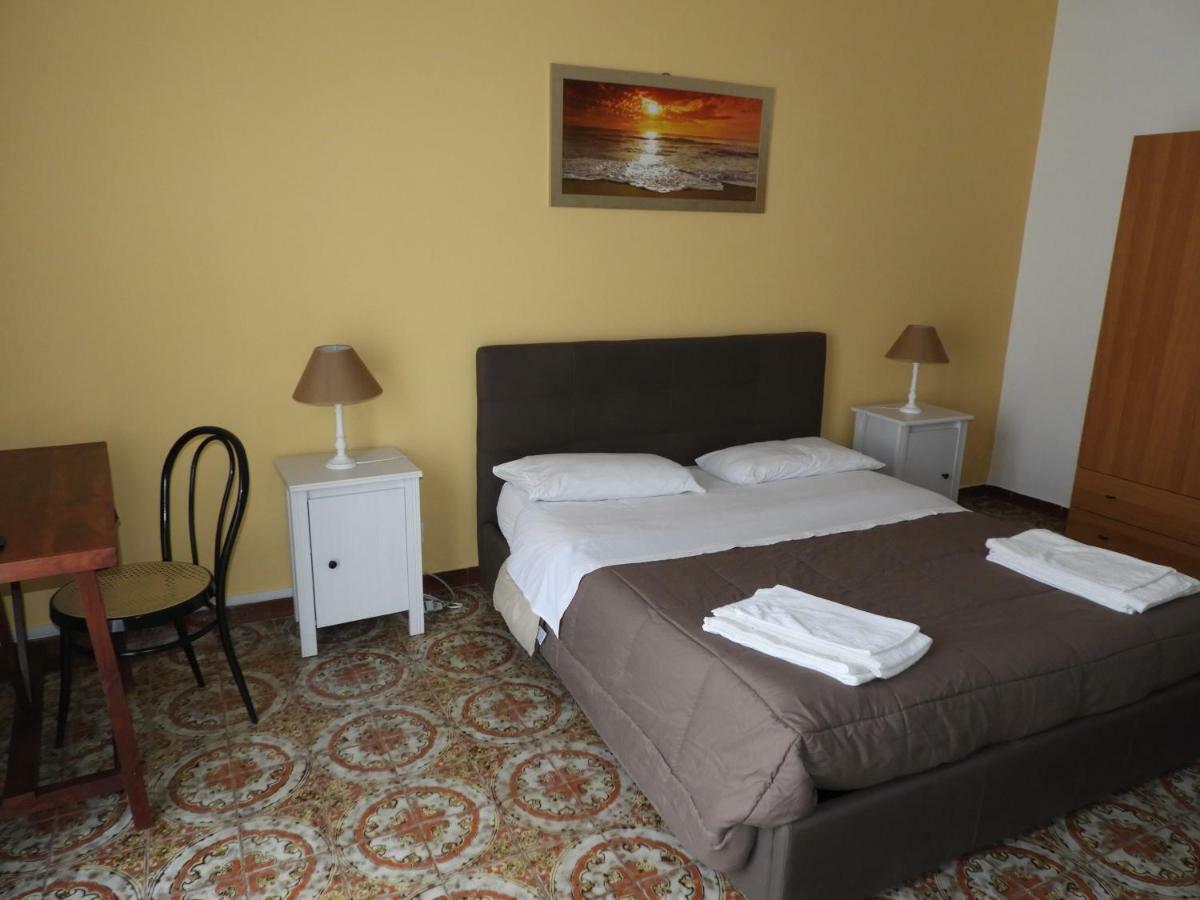 B&B Amelie Lecce Bagian luar foto