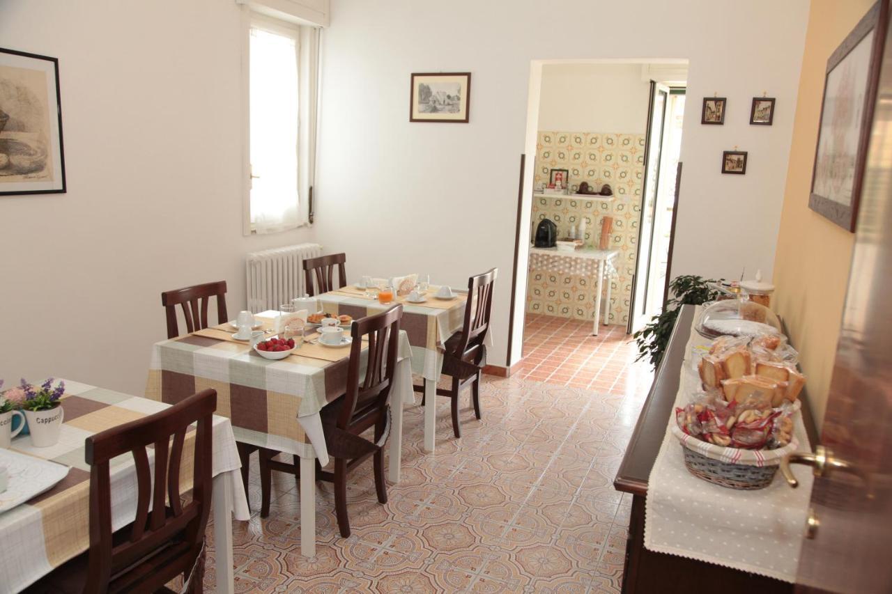 B&B Amelie Lecce Bagian luar foto