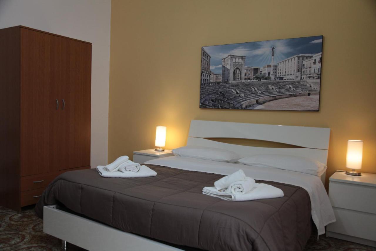 B&B Amelie Lecce Bagian luar foto