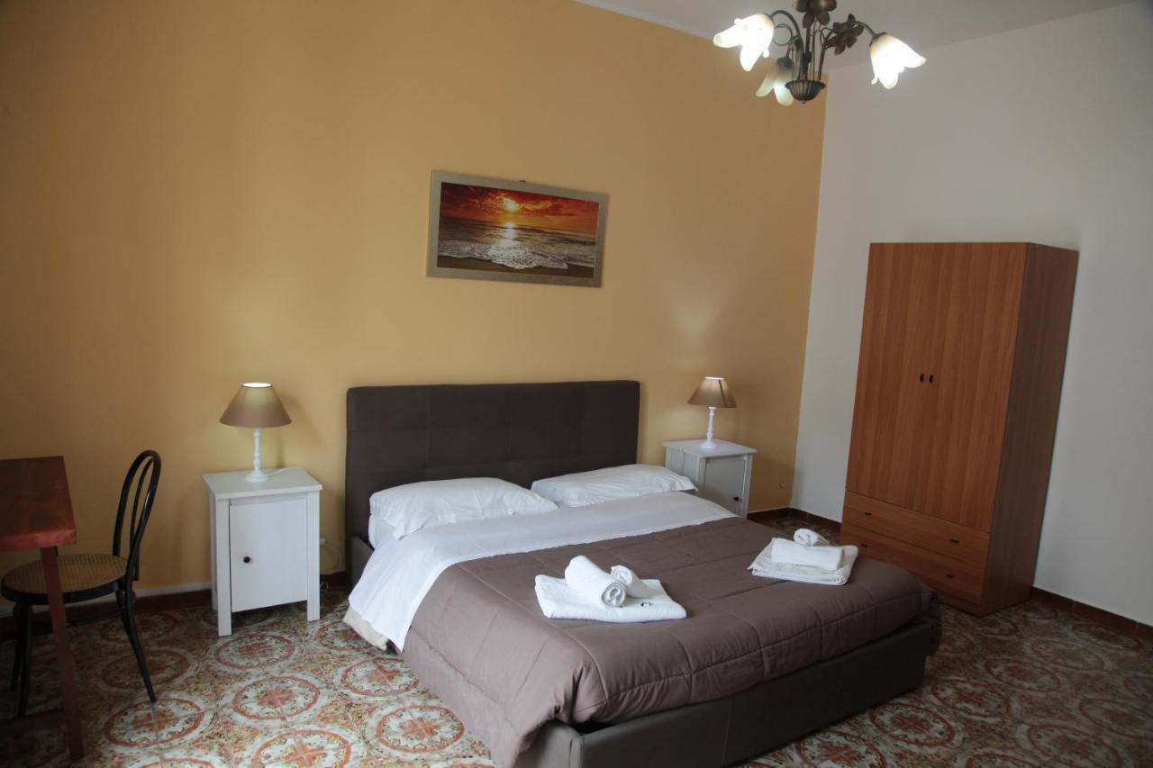 B&B Amelie Lecce Bagian luar foto