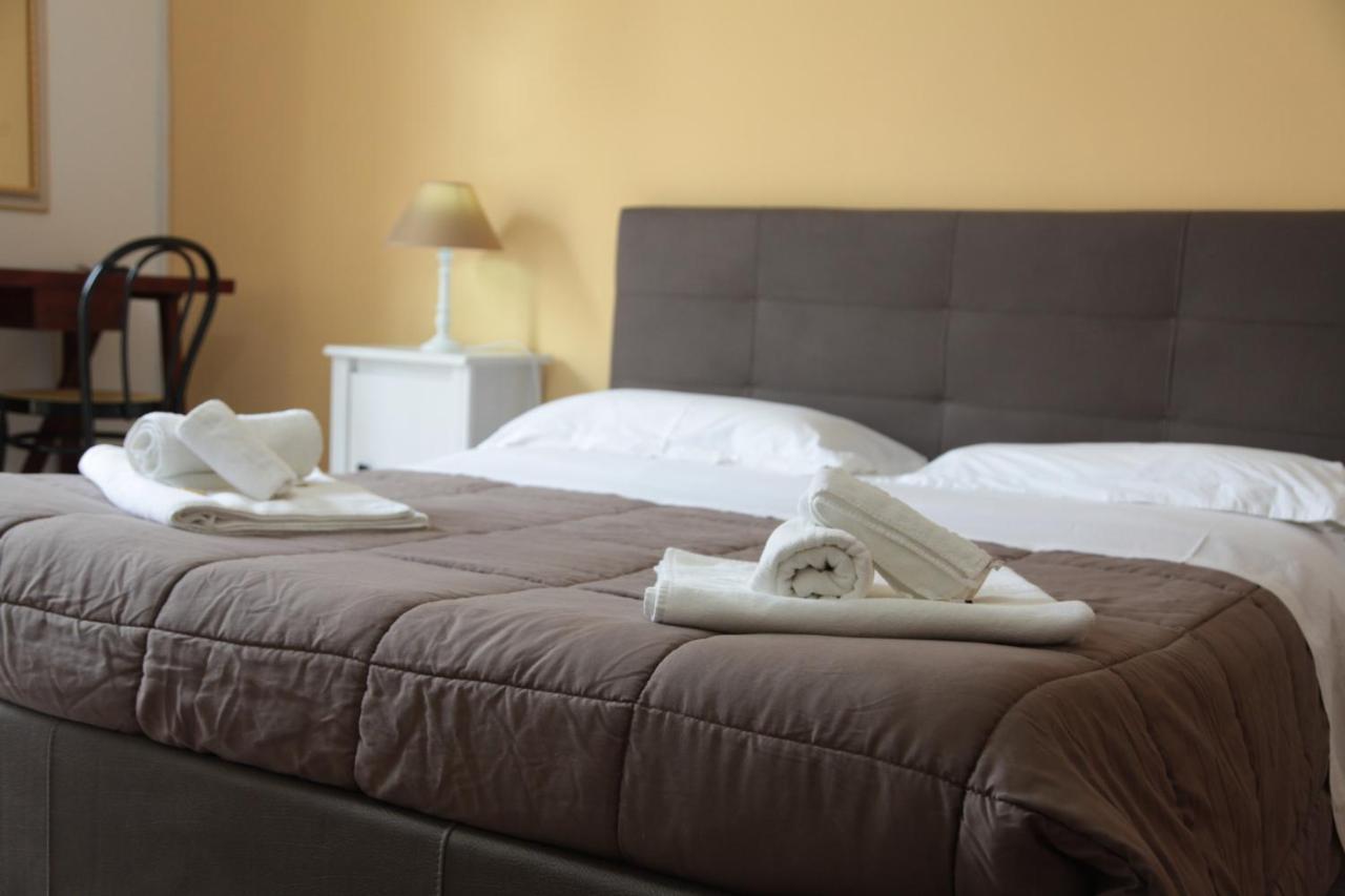 B&B Amelie Lecce Bagian luar foto