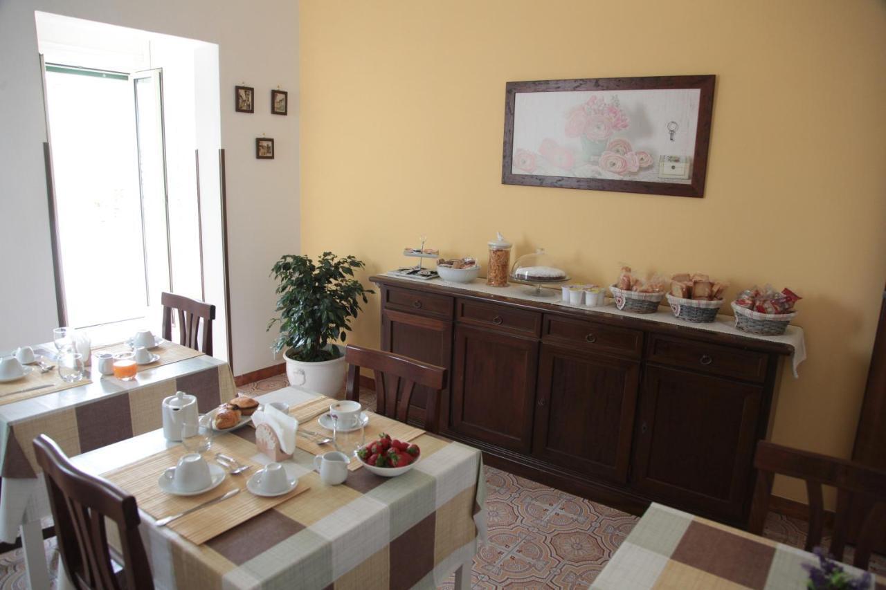 B&B Amelie Lecce Bagian luar foto