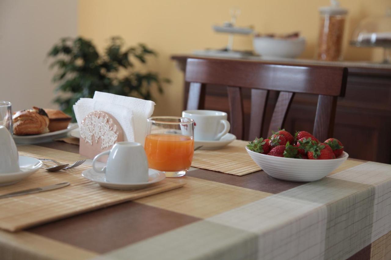 B&B Amelie Lecce Bagian luar foto