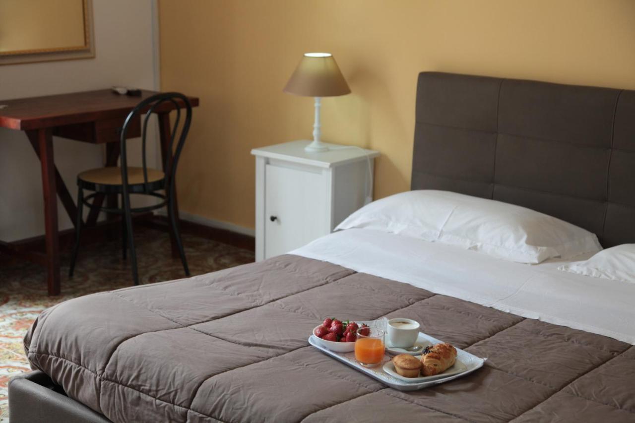 B&B Amelie Lecce Bagian luar foto