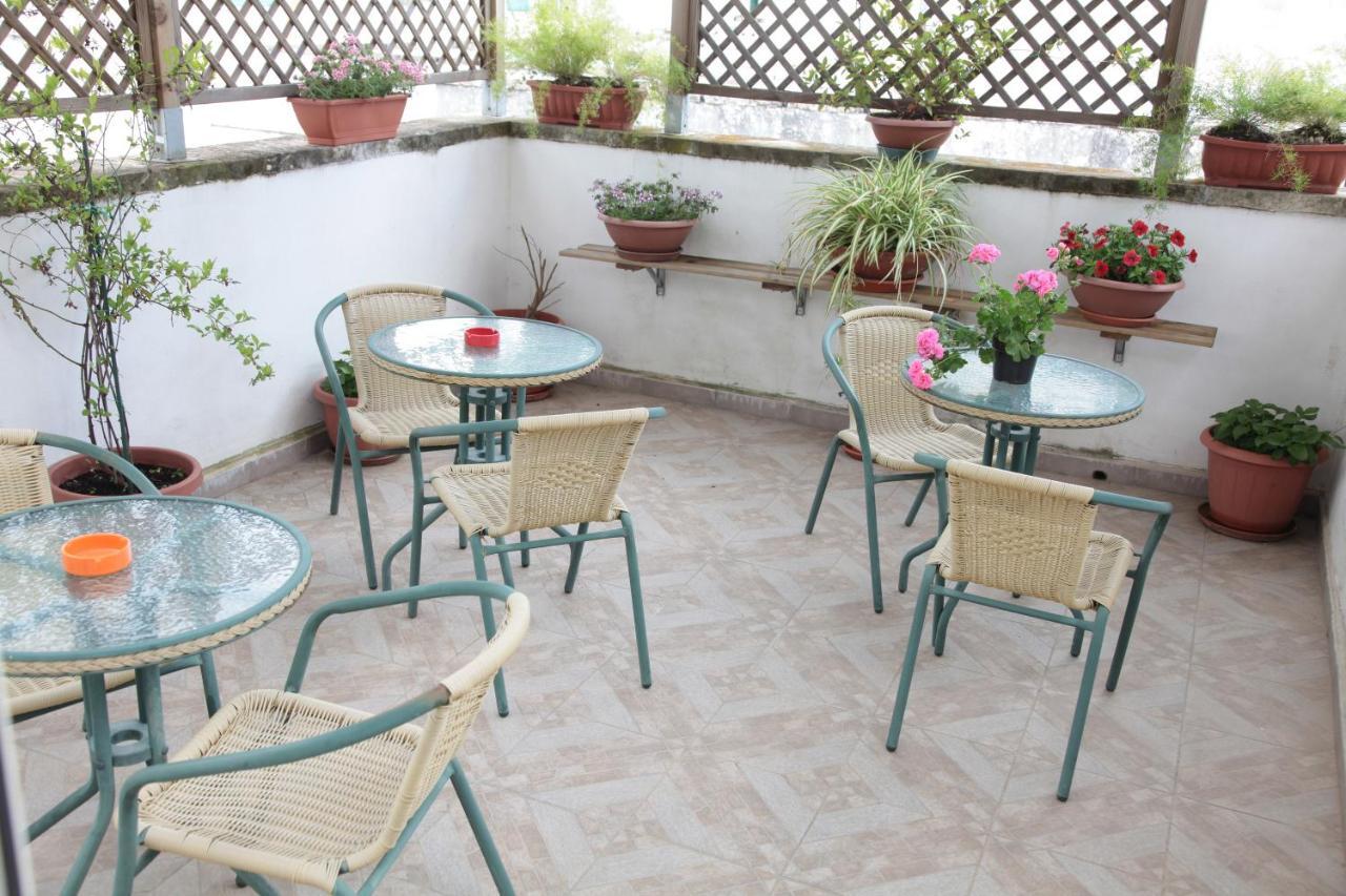B&B Amelie Lecce Bagian luar foto