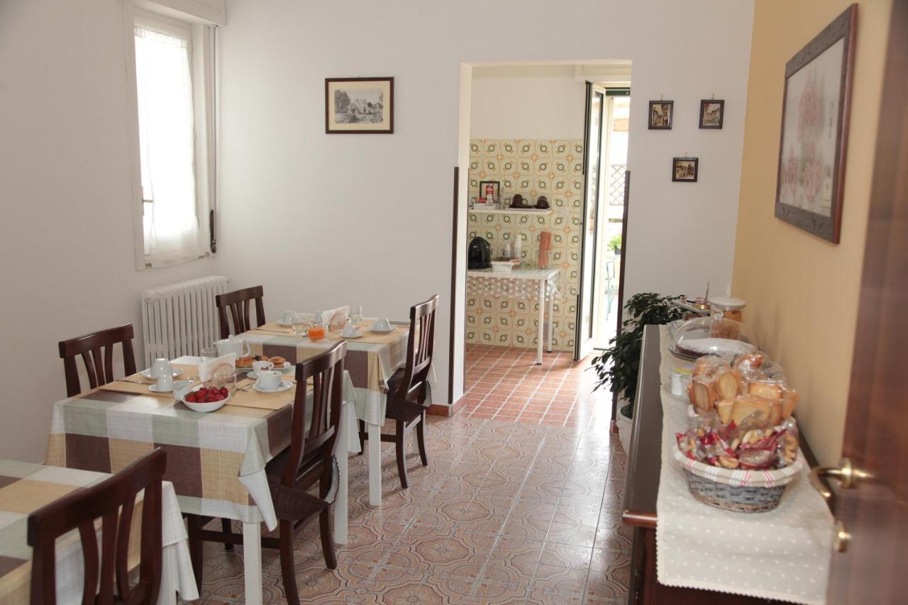B&B Amelie Lecce Bagian luar foto