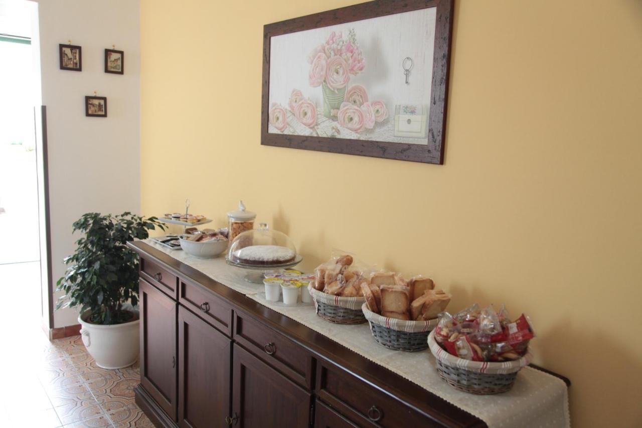 B&B Amelie Lecce Bagian luar foto