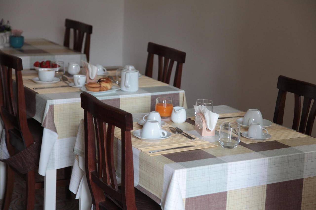 B&B Amelie Lecce Bagian luar foto