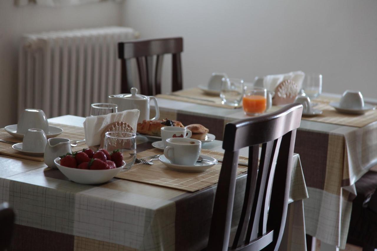 B&B Amelie Lecce Bagian luar foto