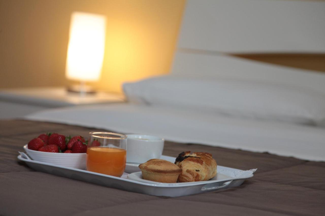 B&B Amelie Lecce Bagian luar foto