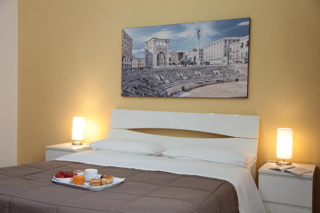 B&B Amelie Lecce Bagian luar foto