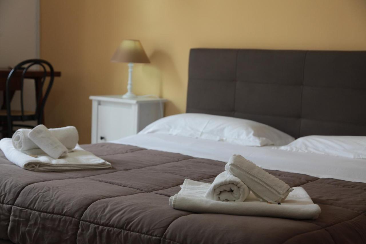 B&B Amelie Lecce Bagian luar foto