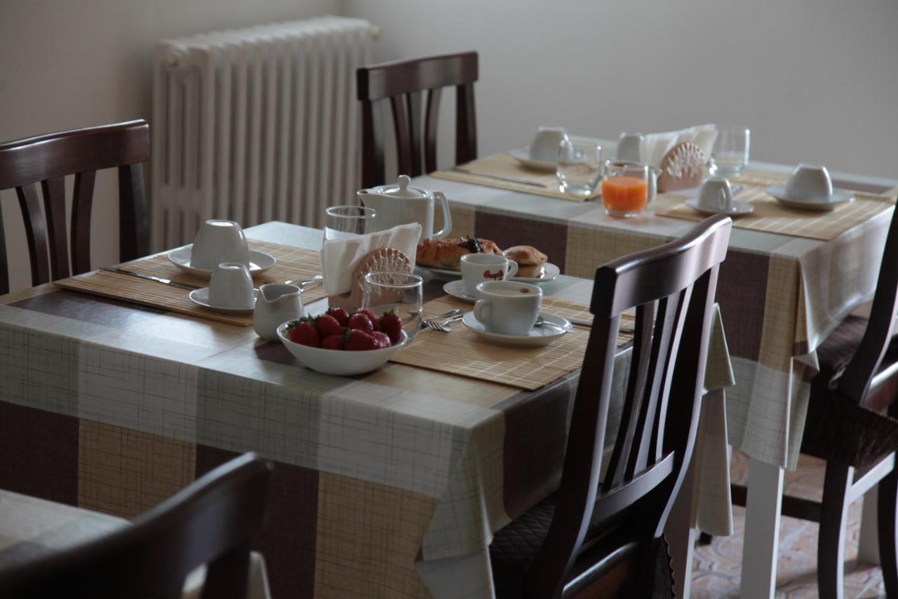 B&B Amelie Lecce Bagian luar foto